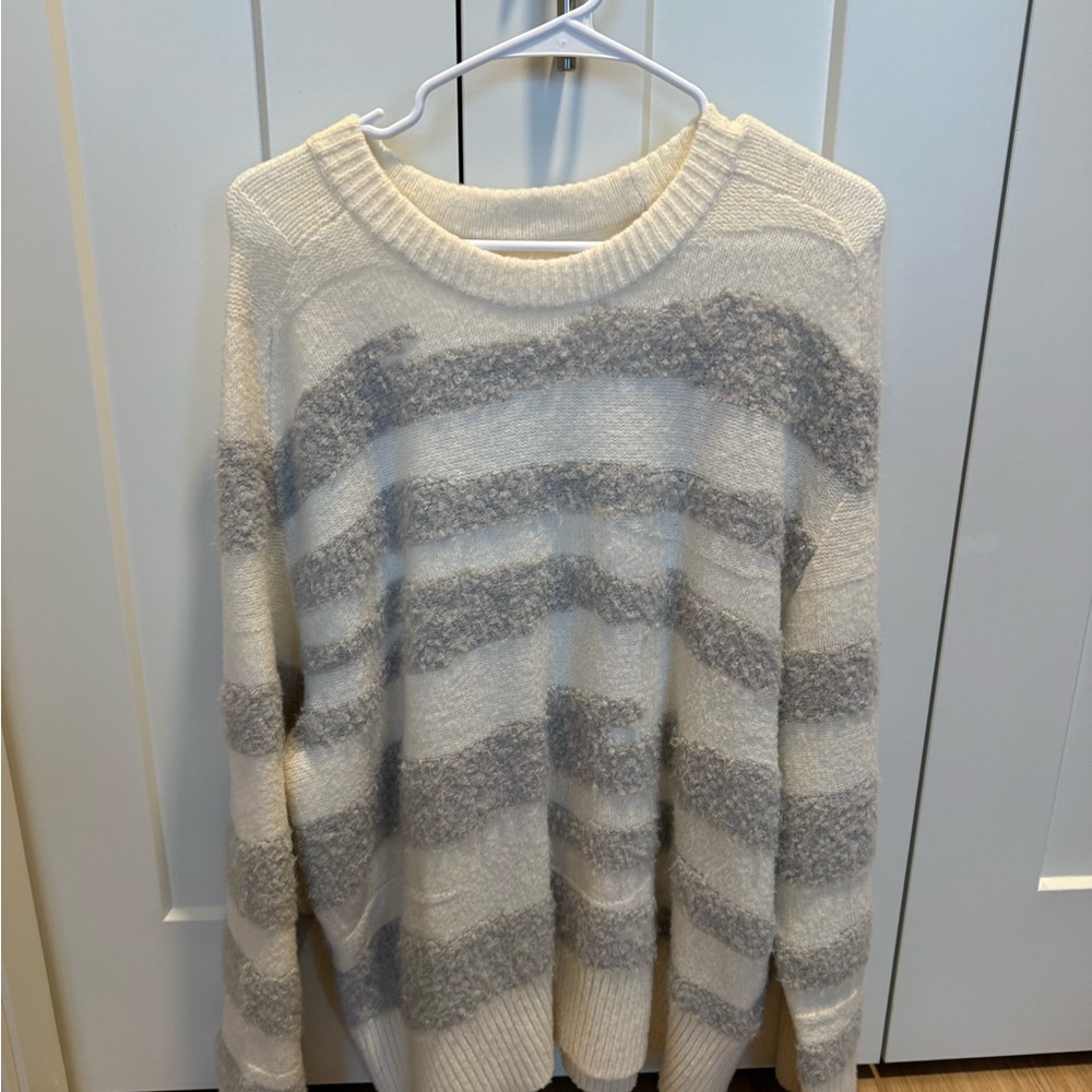 Abercrombie & Fitch Cream and Gray Knit Sweater